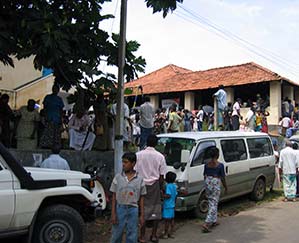 News that fresh supplies have arrives, draws huge crowds at this World Vision distribution center after the 2004 tsunami